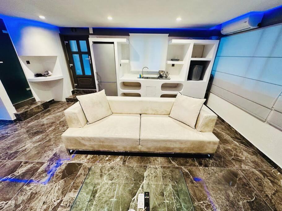 Thessvibe Apartment *